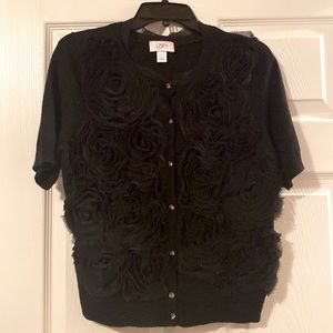 Short sleeved sweater with rosette trim